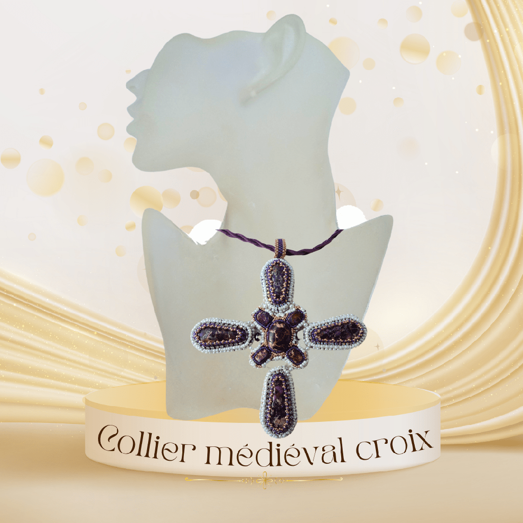 Collier Brodé - Croix Médiévale